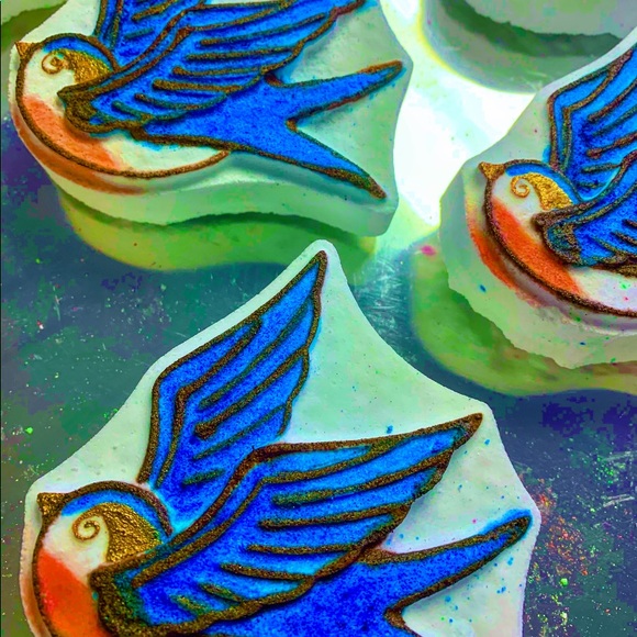 Blue bird bath bomb - Picture 2 of 2